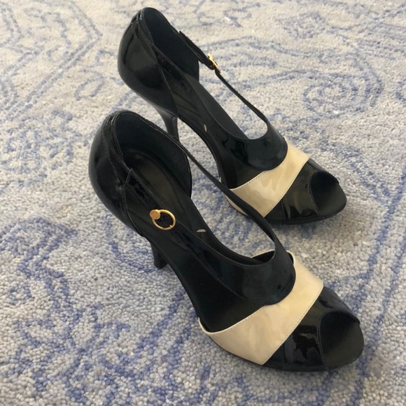 BCBG black/white patent Peep-toe heels - Picture 4 of 4